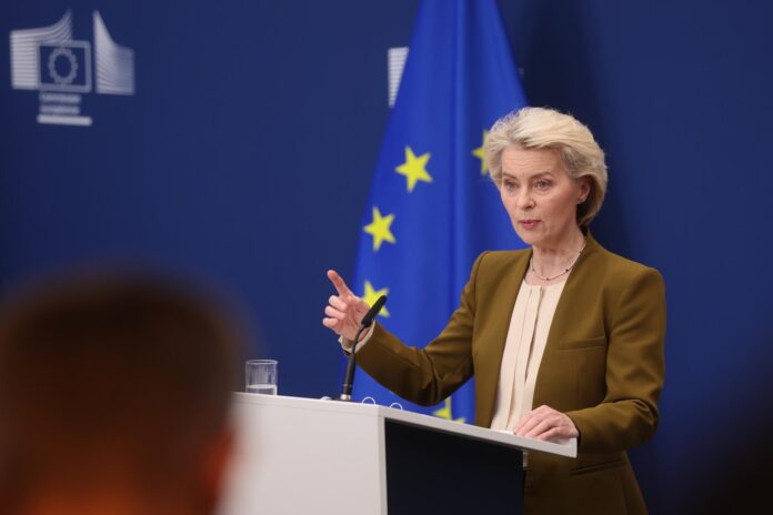 Imagen de archivo de la presidenta de la Comisión Europea, Ursula von der Leyen. EFE/EPA/OLIVIER HOSLET
