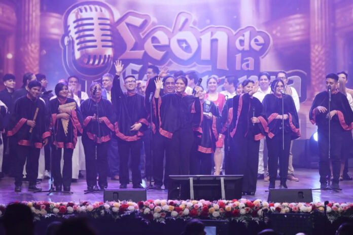 Fotografía cedida por la Agencia Andina que muestra al coro religioso Aguchita que ganó este viernes, el concurso para crear un himno con motivo de la visita que hará el papa León XIV en noviembre próximo, en Lima (Perú). EFE/ Agencia Andina/ Jhonel Rodríguez Robles

