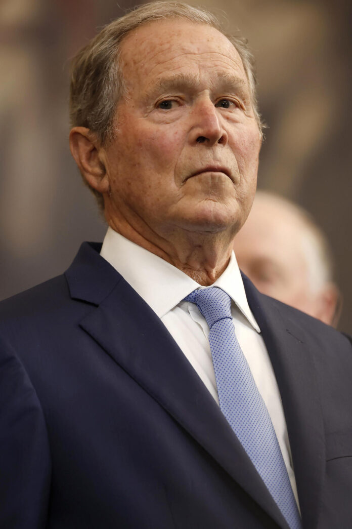 Fotografía de archivo del 20 de enero de 2025, que muestra al expresidente de Estados Unidos George W. Bush durante la toma de posesión del presidente electo de Estados Unidos, Donald Trump, en la Rotonda del Capitolio, en Washington (Estados Unidos). EFE/ Chip Somodevilla / ARCHIVO
