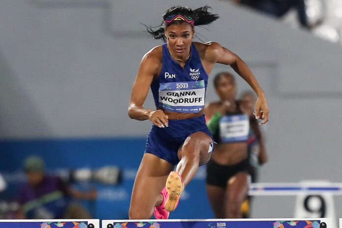 La saltadora de obstáculos Gianna Wooddruff es una carta de medalla de Panamá en los Juegos Centroamericanos y del Caribe que comenzarán este viernes en Santo Domingo, capital de República Dominica. Archivo: EFE/ José Jácome
