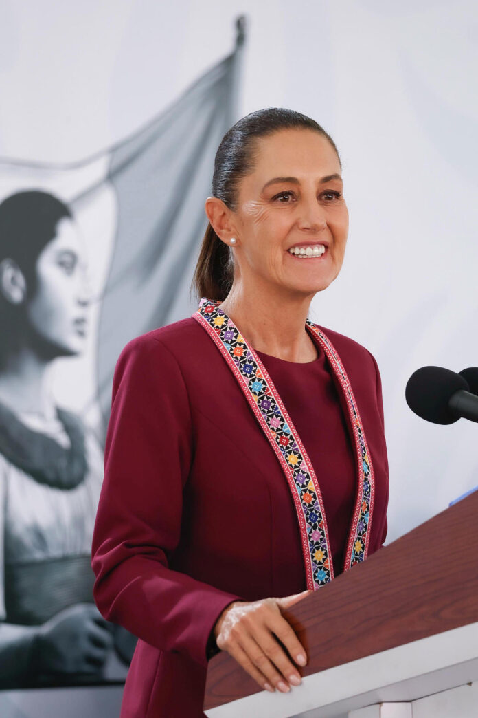 Fotografía cedida por la presidencia de México de la mandataria mexicana, Claudia Sheinbaum, hablando durante una rueda de prensa este viernes, en la Ciudad de Morelia, Michoacán (México). EFE/ Presidencia de México /SOLO USO EDITORIAL/ NO VENTAS/ SOLO DISPONIBLE PARA ILUSTRAR LA NOTICIA QUE ACOMPAÑA (CRÉDITO OBLIGATORIO)
