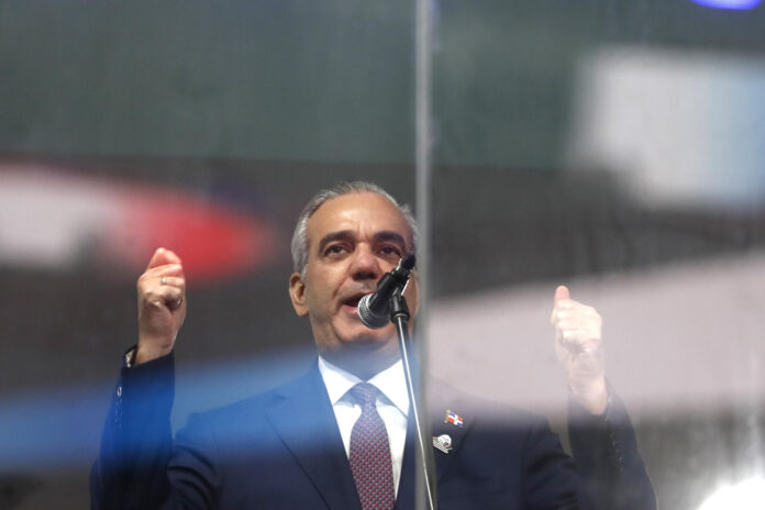 El presidente de República Dominicana, Luis Abinader, declara oficialmente inaugurados los los XXV Juegos Centroamericanos y del Caribe Santo Domingo 2026 este viernes en el estadio Félix Sánchez. EFE/ Rodrigo Sura
