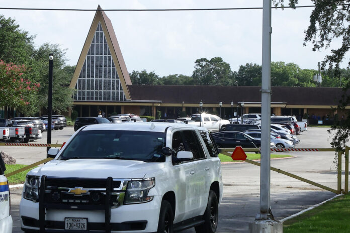 Vista general este 16 de julio de la funeraria donde se vela al migrante mexicano Lorenzo Salgado, quien fue baleado la semana pasada por un agente del Servicio de Inmigración y Control de Aduanas (ICE), en Houston (EE.UU.). EFE/Carlos Ramírez
