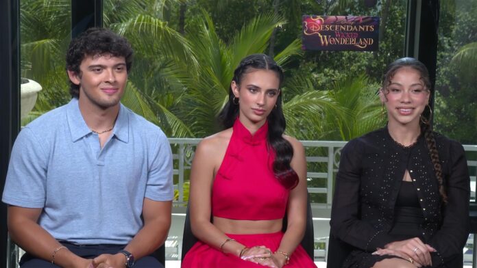 Captura de video del 17 de julio de 2026 cedida por Disney de los protagonistas de la  película 'Los descendientes: Viaje al mundo oscuro' Alexandro Byrd (i), Kylie Cantrall (c) y Kiara T. Romero, durante una entrevista en Miami, Florida (EE.UU.). EFE/Disney /SOLO USO EDITORIAL /NO VENTAS /SOLO DISPONIBLE PARA ILUSTRAR LA NOTICIA QUE ACOMPAÑA /CRÉDITO OBLIGATORIO
