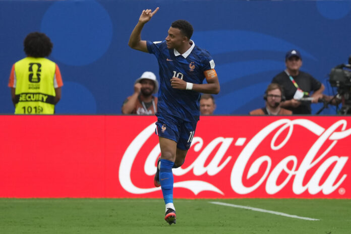 Kylian Mbappé, de Francia, celebra un gol este sábado, en un partido por el tercer lugar del Mundial de la FIFA 2026 entre Francia e Inglaterra en el estadio Hard Rock en Miami (Estados Unidos). EFE/ Alberto Boal
