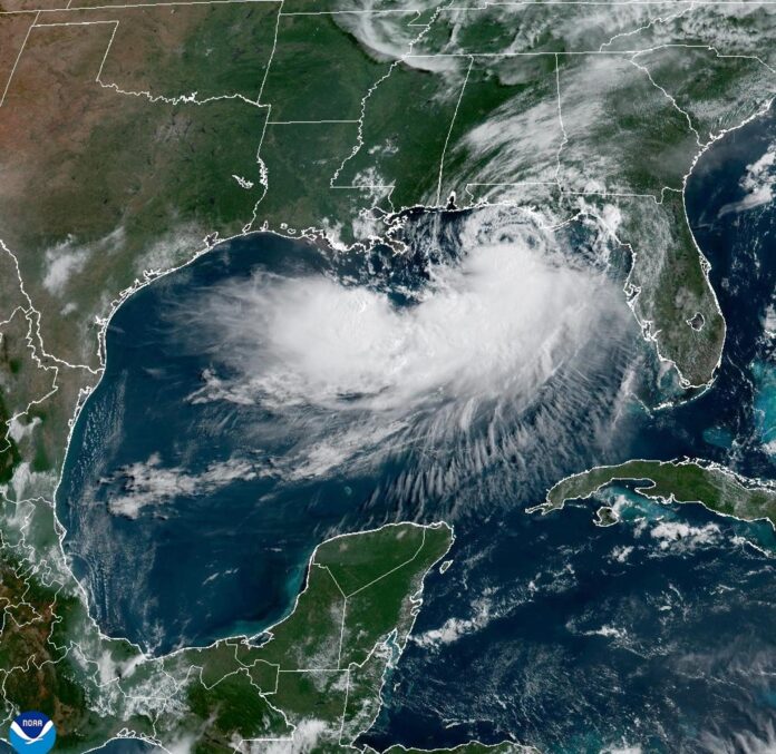 Fotografía satelital cedida por la Oficina Nacional de Administración Oceánica y Atmosférica (NOAA) a través del Centro Nacional de Huracanes (NHC) de Estados Unidos que muestra la localización de la tormenta tropical Bertha en el golfo de México. EFE/NOAA-NHC /SOLO USO EDITORIAL /NO VENTAS /SOLO DISPONIBLE PARA ILUSTRAR LA NOTICIA QUE ACOMPAÑA /CRÉDITO OBLIGATORIO
