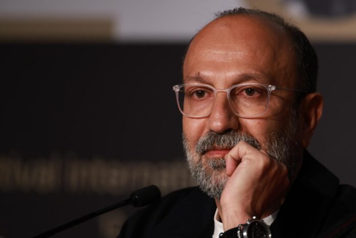 FOTO ARCHIVO. El cineasta iraní Asghar Farhadi durante una rueda de prensa en Cannes (Francia). EFE/EPA/CLEMENS BILAN / POOL
