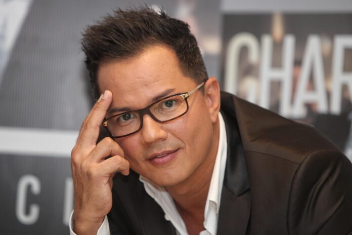 FOTO ARCHIVO. El cantante colombiano Charly Zaa durante una entrevista con EFE en Ciudad de México (México). EFE/Sáshenka Gutiérrez
