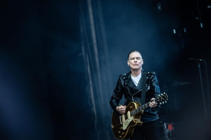 El cantante Bryan Adams durante una actuación en una imagen de archivo. EFE/Helle Arensbak
