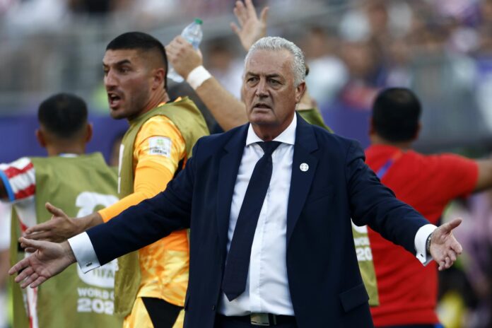 El entrenador argentino Gustavo Alfaro afirmó este sábado que el fútbol paraguayo necesita que 