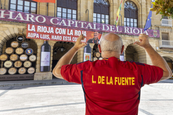 La ciudad riojana de Haro, donde nació el seleccionador español de fútbol, Luis de la Fuente, está volcada estos días en 
